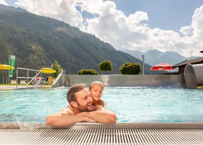 Schoeneben Holzblick Wald im Pinzgau